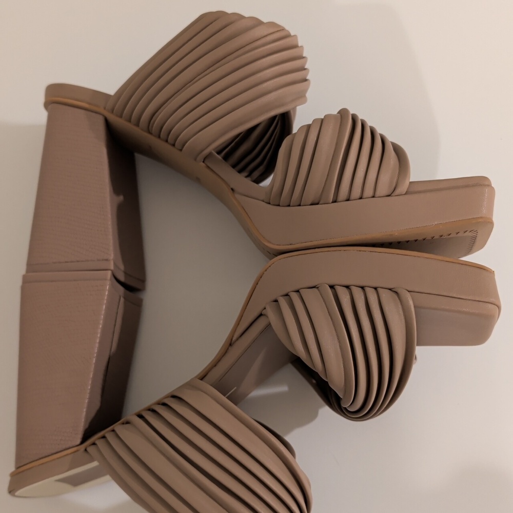 Dolce Vita Pilton Twisted Straps Heeled Cameo Sandals - Picture 7 of 13